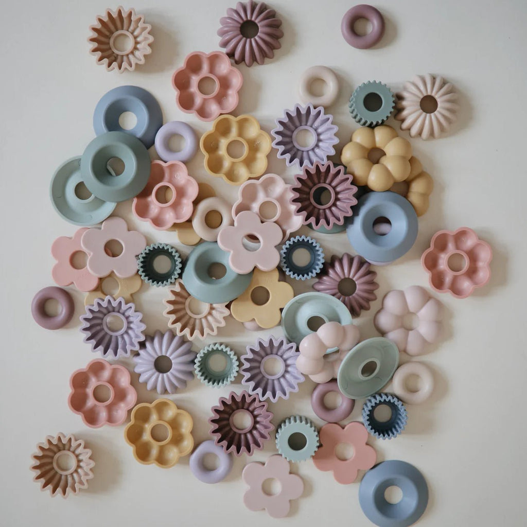 Rijgset Bead Lacing Toy Set - met 54 kralen - Kralen rijgen Mushie - In den Olifant