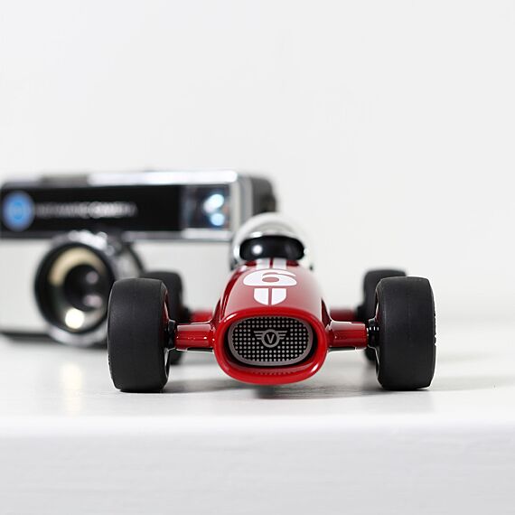 Rode Retro Racewagen - Verve Malibu Ross - Auto's en voertuigen Playforever - In den Olifant