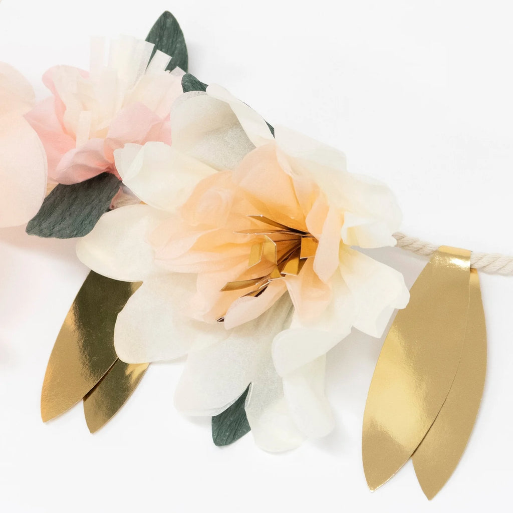 Slinger Rose Blossom Garland