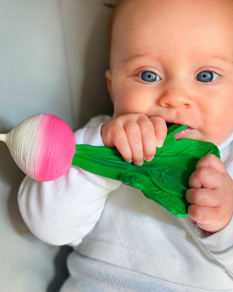 Rubberen Bijtspeeltje - Ramona The Radish - Bijtspeelgoed Oli&Carol - In den Olifant