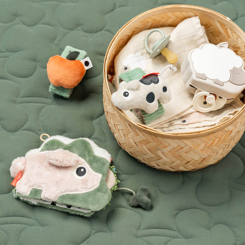 Sensorisch babyboekje - Tiny farm Colour mix - Babyboekjes Done by Deer - In den Olifant