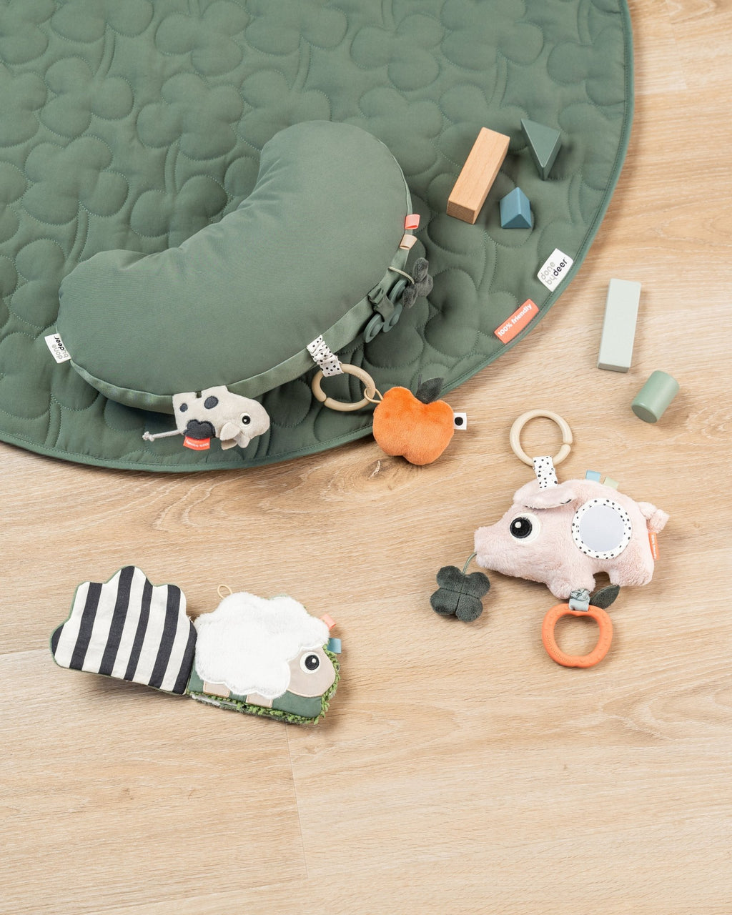 Sensorisch babyboekje - Tiny farm Colour mix - Babyboekjes Done by Deer - In den Olifant