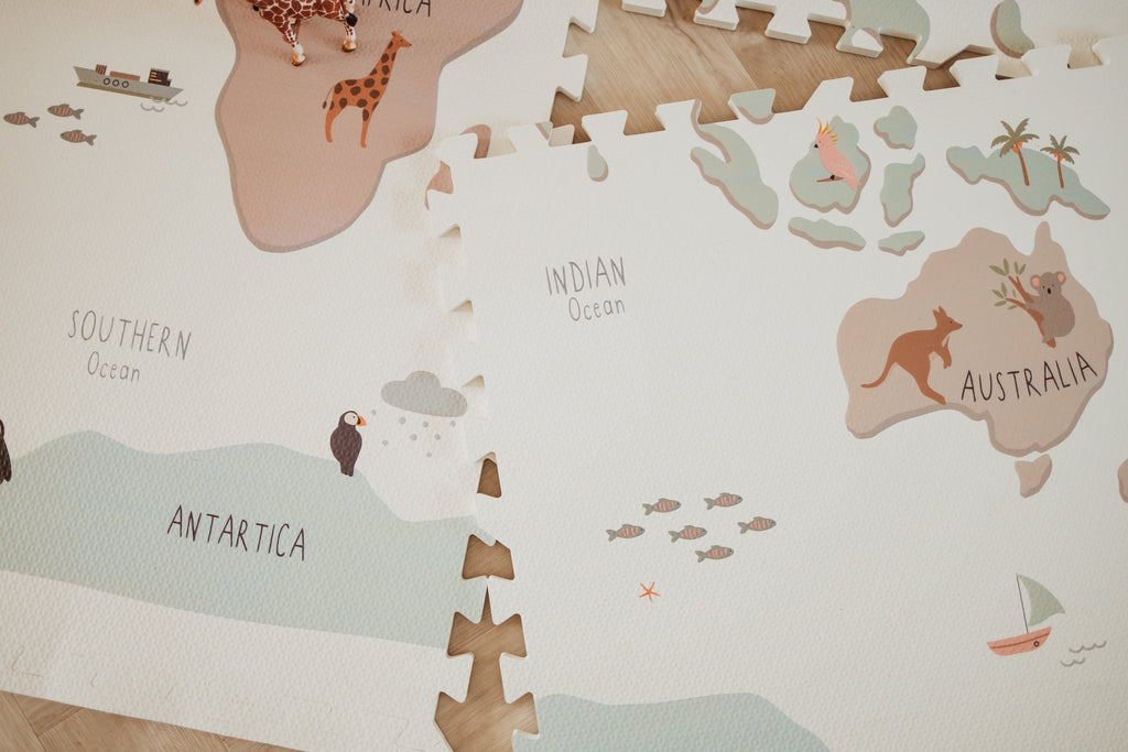 Speelmat EEVAA 3 - in - 1 – Worldmap Colour Design - Speelmatten en - bogen Play&go - In den Olifant