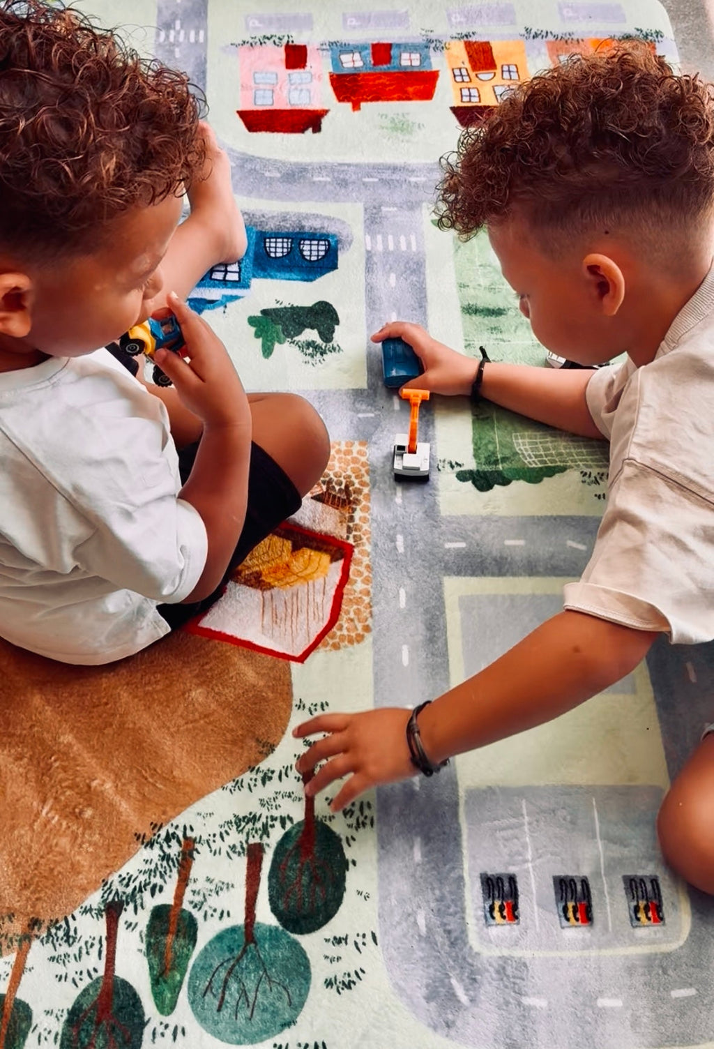 Speelmat met straten Village - 130 x 180 cm - Speelmatten en - bogen Mats & Joy - In den Olifant