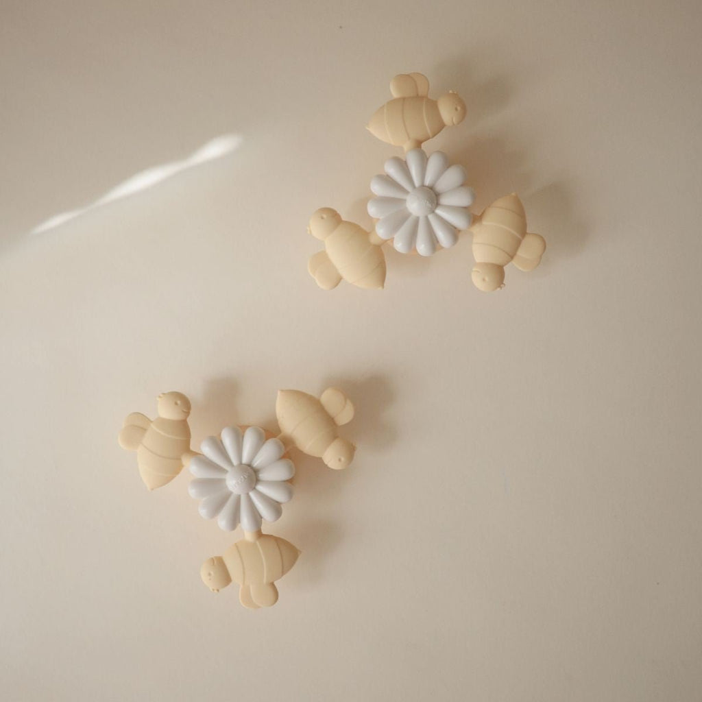 Spinner met zuignap - Suction Spinner Toy Bee - Activiteitenspeelgoed Mushie - In den Olifant