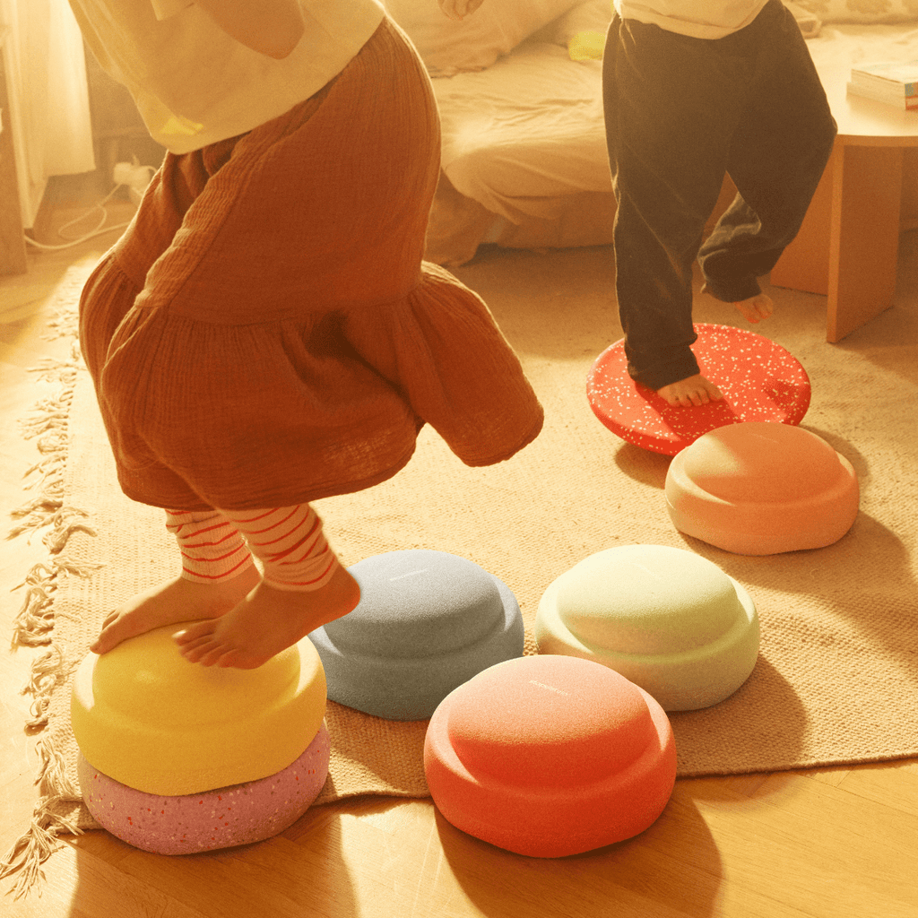 Stapelstein® Winter Special Rainbow Set Pastel - set van 6 + balansbord - Open ended speelgoed Stapelstein - In den Olifant