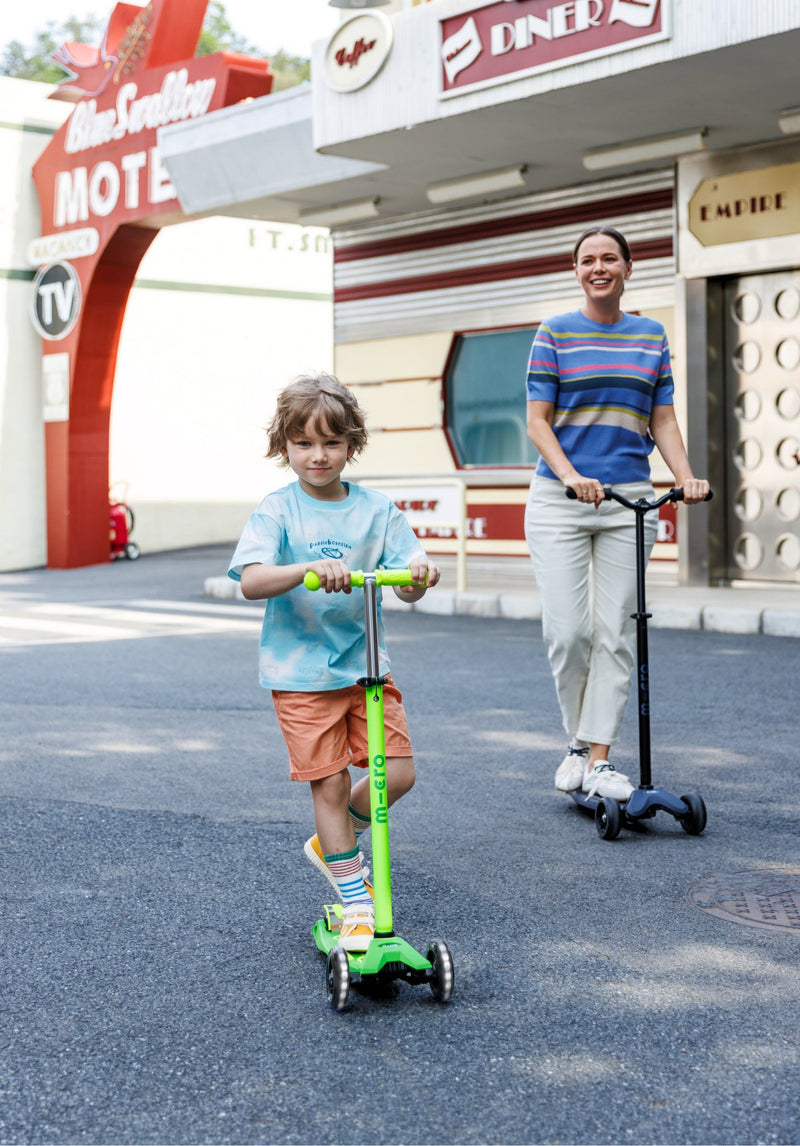 Step met 3 wielen Maxi Micro Deluxe LED groen geel neon - 5 tot 12 jaar - Steppen Micro Mobility - In den Olifant