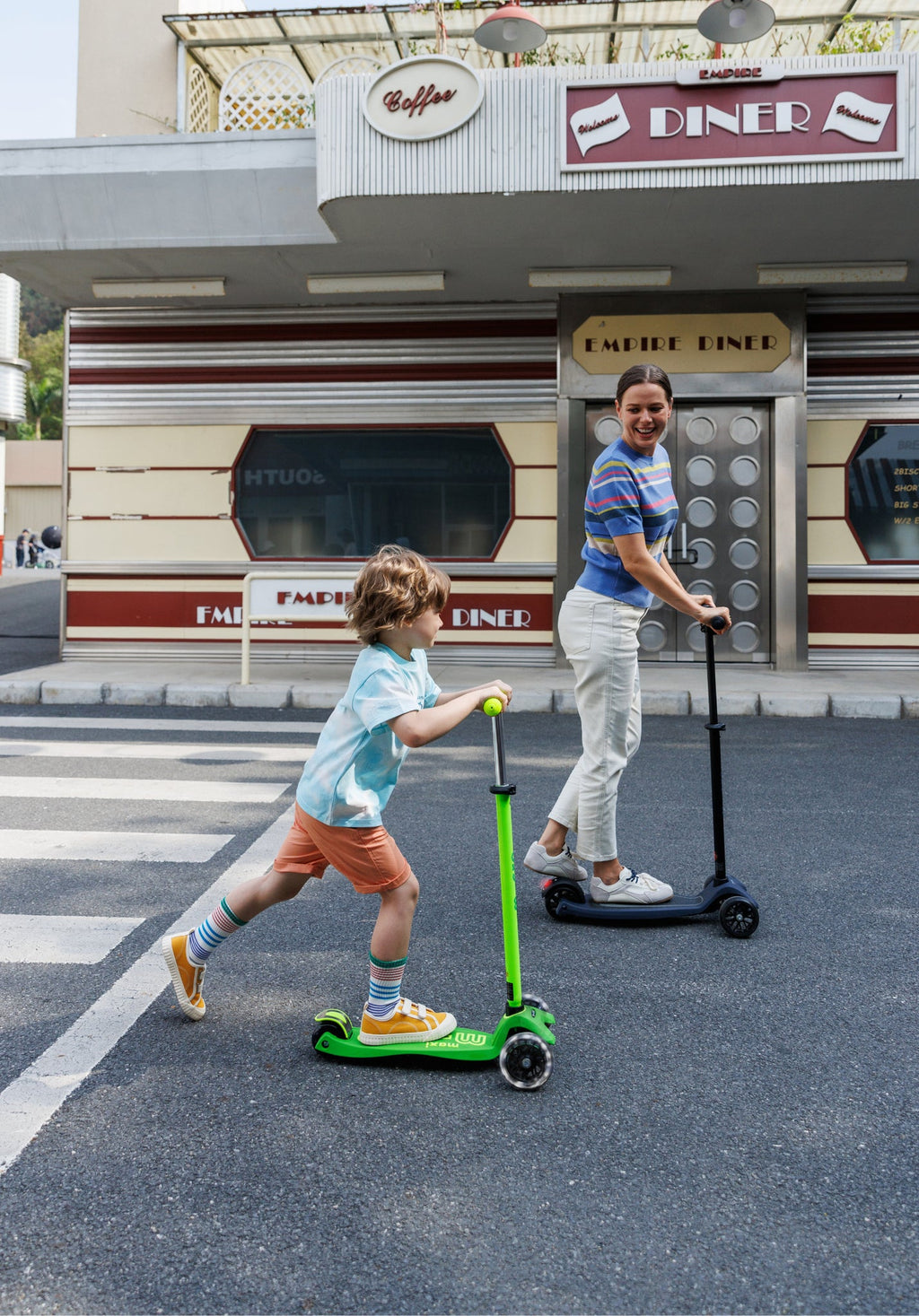 Step met 3 wielen Maxi Micro Deluxe LED groen geel neon - 5 tot 12 jaar - Steppen Micro Mobility - In den Olifant