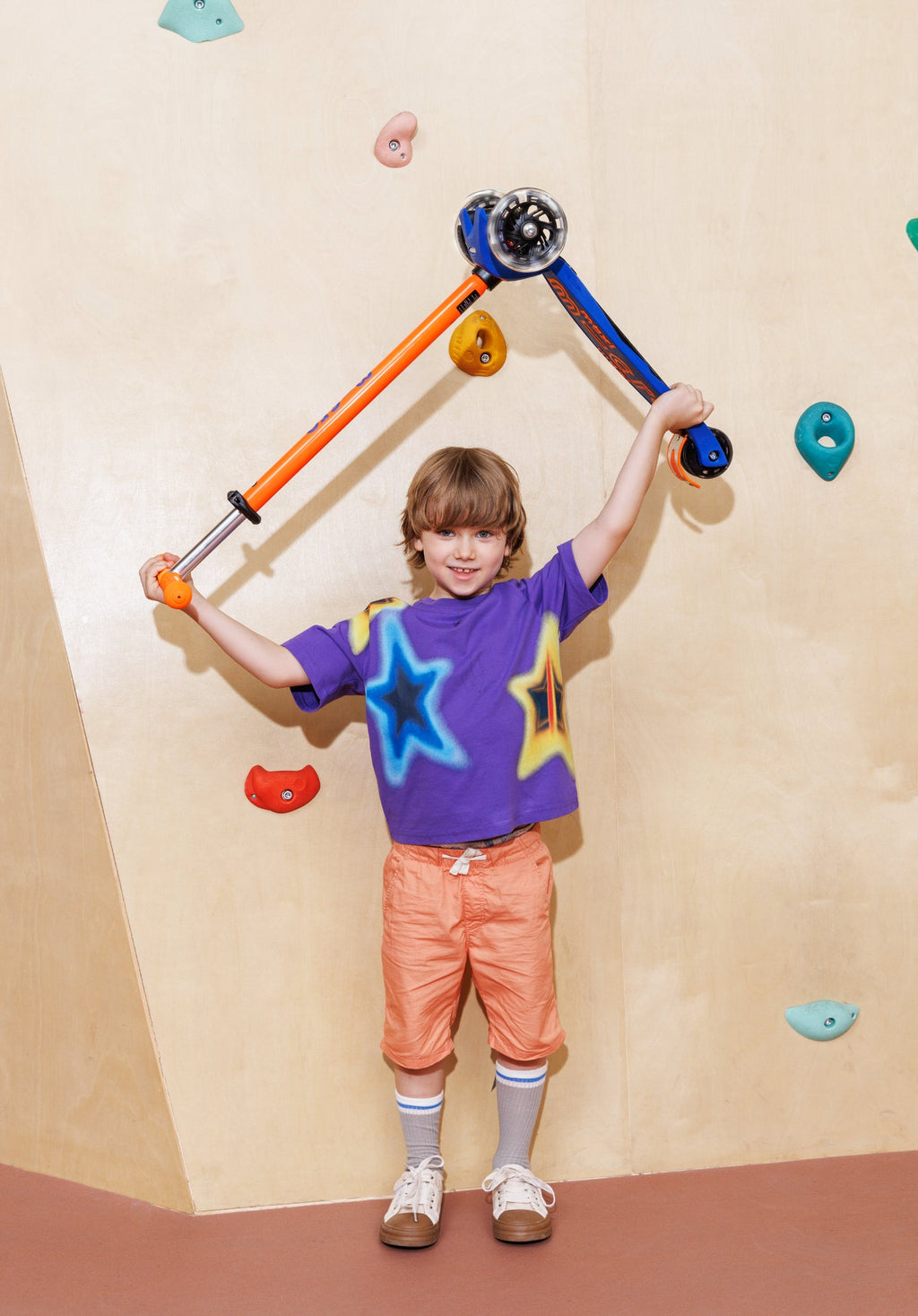 Step op 3 wielen Maxi Micro Deluxe LED blauw oranje neon - 5 tot 12 jaar - Steppen Micro Mobility - In den Olifant