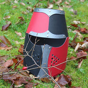 Stoere Zwart Met Rode Ridderhelm | Norman - Wapens en helmen Vah - In den Olifant