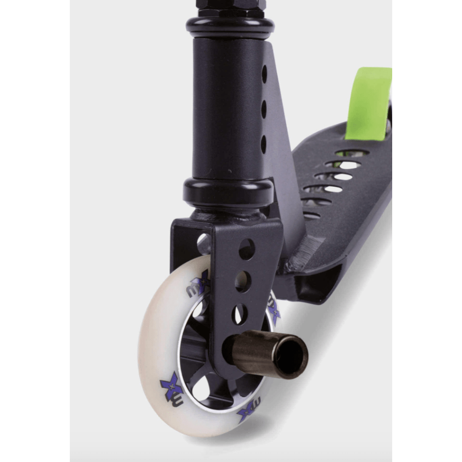 Stuntstep Micro MX Trixx 2.0 zwart + PEGS - 5 tot 12 jaar - Steppen Micro Mobility - In den Olifant