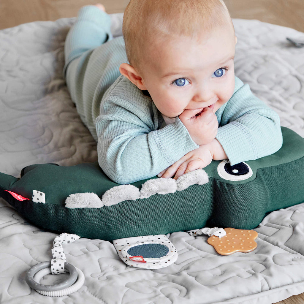 Tummy time activity toy Croco Green - Activiteitenspeelgoed Done by Deer - In den Olifant