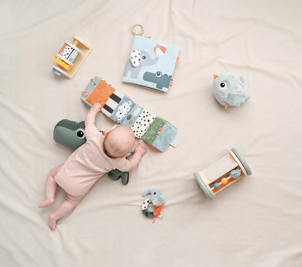 Tummy time activity toy Croco Green - Activiteitenspeelgoed Done by Deer - In den Olifant