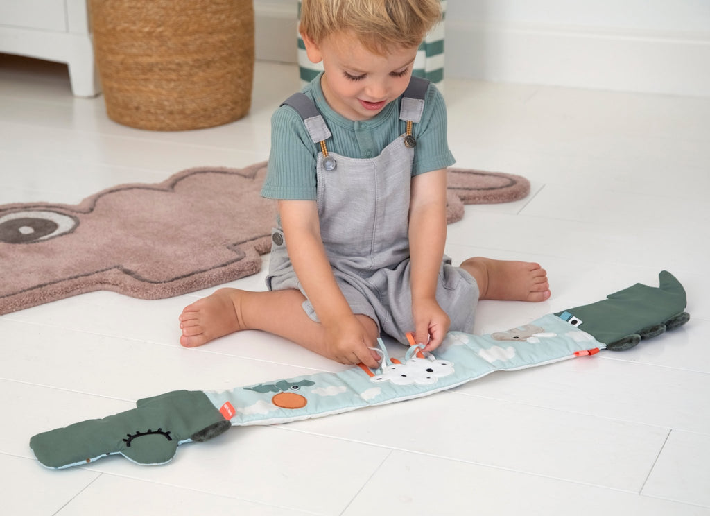 Uitklapbaar stoffen boekje - Croco Green - Babyboekjes Done by Deer - In den Olifant