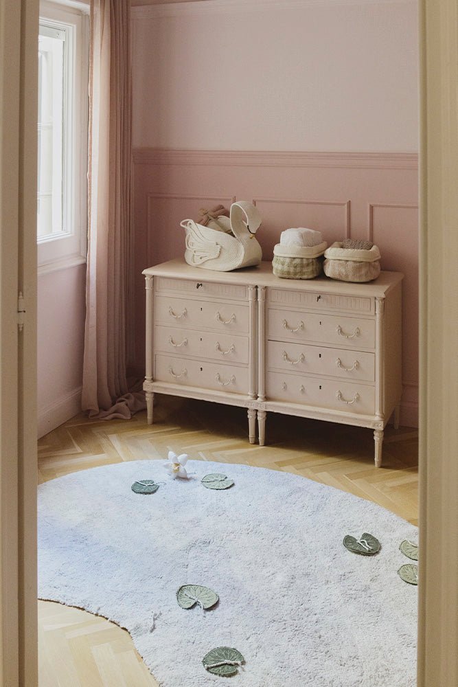 Wasbaar speeltapijt Swan Lake - 130 x 170 cm - Tapijten Lorena Canals - In den Olifant