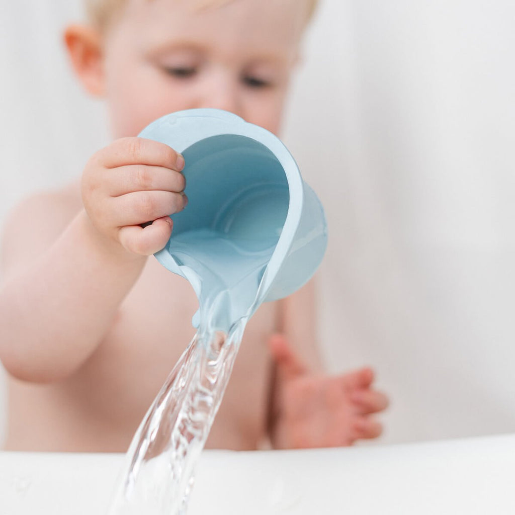 Water play & stacking cups 3 pcs Elphee Colour mix - Badspeelgoed Done by Deer - In den Olifant