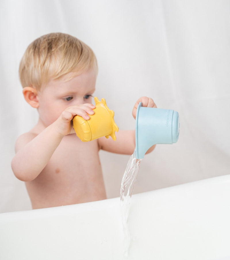 Water play & stacking cups 3 pcs Elphee Colour mix - Badspeelgoed Done by Deer - In den Olifant