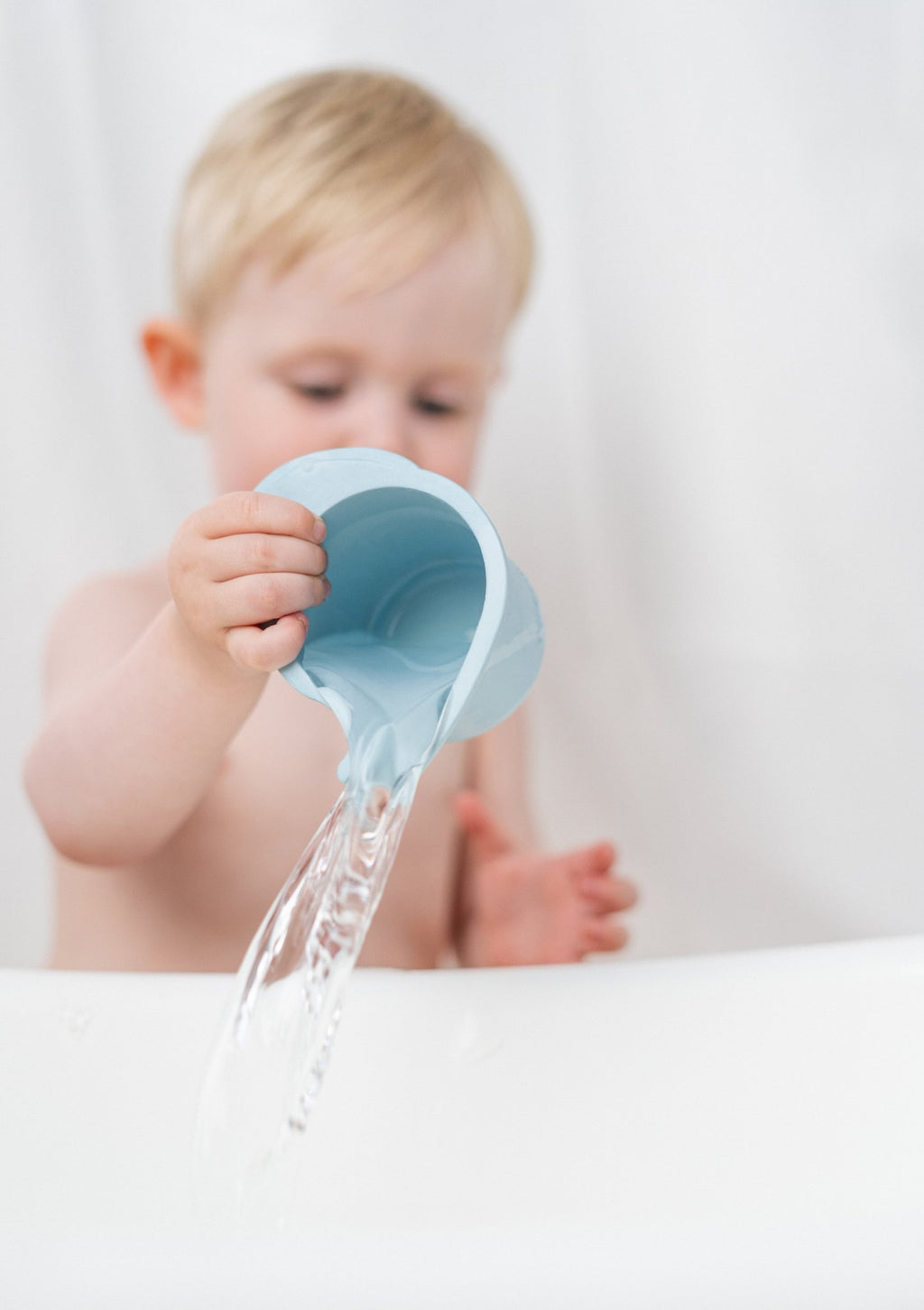 Water play & stacking cups 3 pcs Elphee Colour mix - Badspeelgoed Done by Deer - In den Olifant