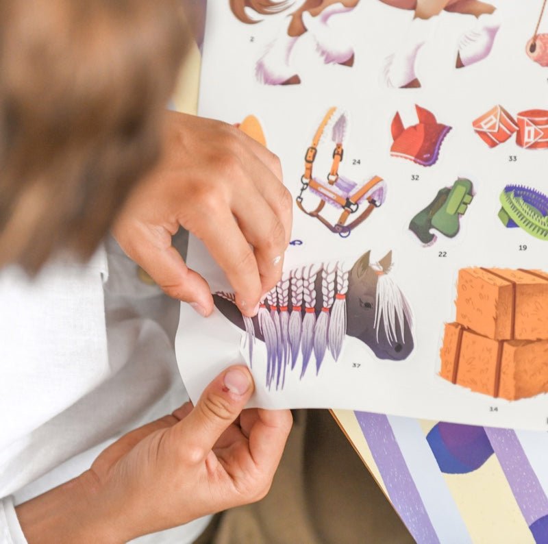 XXL Poster Discovery Sticker Posters Horses + stickers - 7 tot 12 jaar - Stickers en stickersets Poppik - In den Olifant