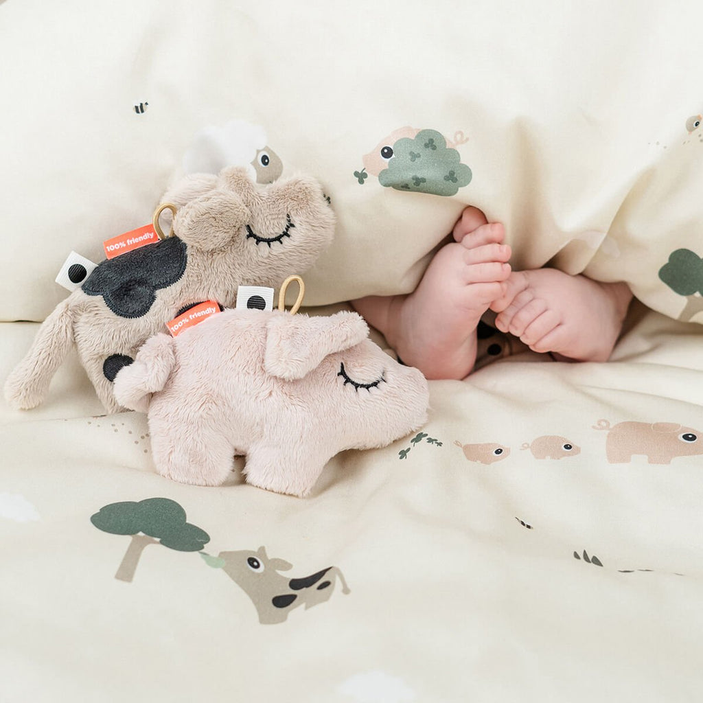 Zachte rammelaar - Tiny sensory rattle Dotti Sand - Rammelaars Done by Deer - In den Olifant