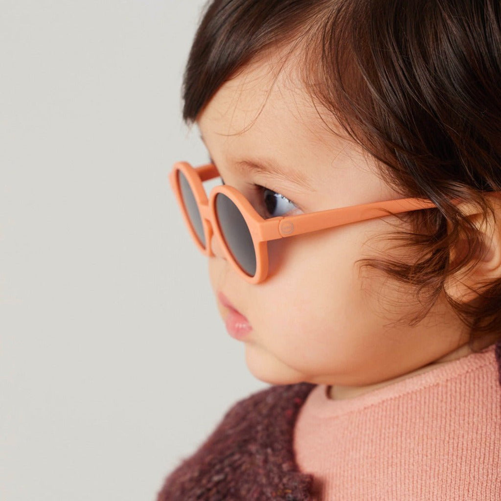 Zonnebril D Kids Plus Apricot - 3 tot 5 jaar - Zonnebrillen Izipizi - In den Olifant